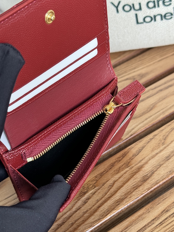 イヴサンローラン財布着用イメージ